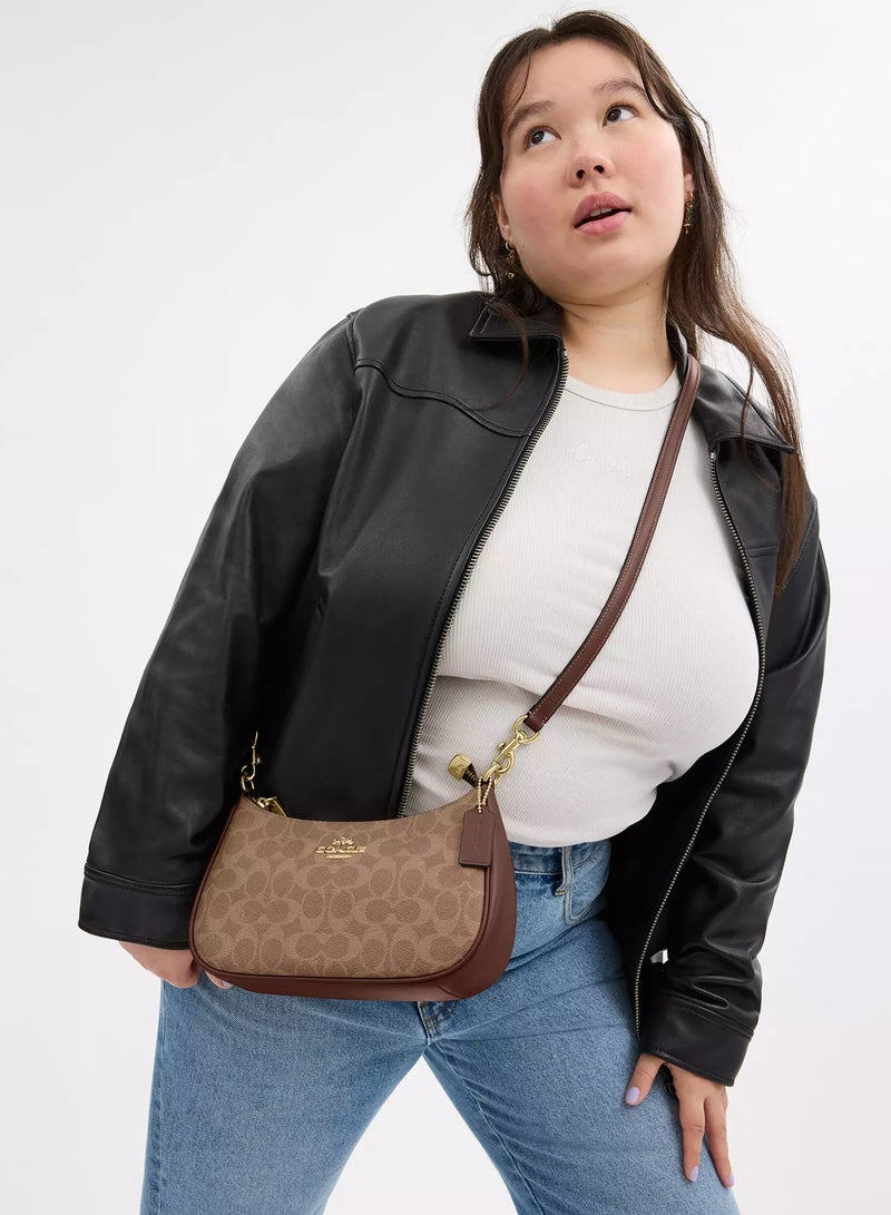 كوتش اوت ليت حقيبة كتف نسائية من Coach Teri مصنوعة من قماش مميز، حقيبة يد نسائية، حقيبة هوبو نسائية، حقيبة توت نسائية، حقيبة سفر نسائية، بنية اللون، 24 سم - Image 3